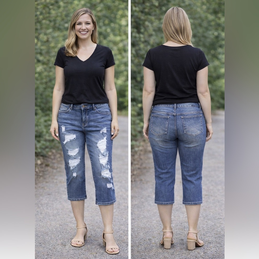 Women’s VENUS Capri/Distressed/Denim Jeans size 16. Hugs ur curves!